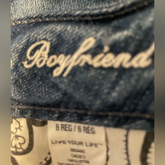 American Eagle Distressed Favorite Boyfriend Jean Medium Wash Size 6 - Picture 16 of 16